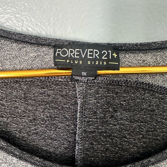 Forever 21+ Color Blocking Black and Gray Plus Size Dress With Pocket - Picture 3 of 7